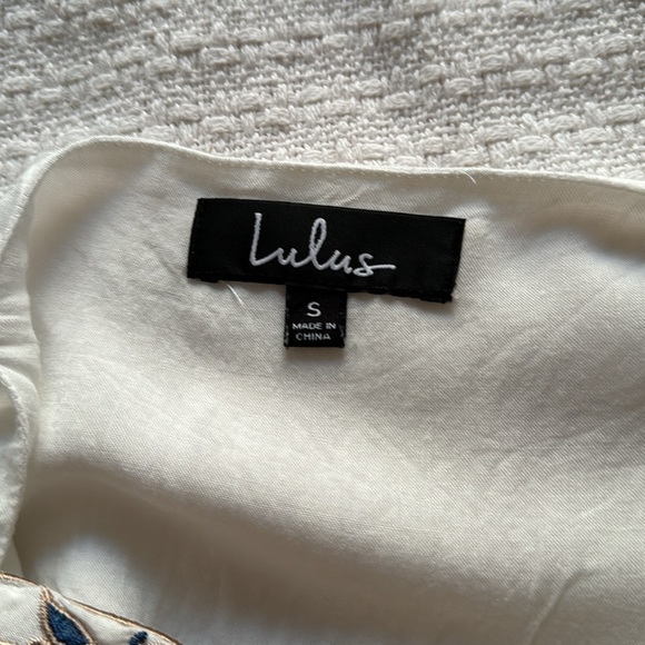 White Lulu’s dress with pink and blue embroidered flowers - Picture 3 of 3